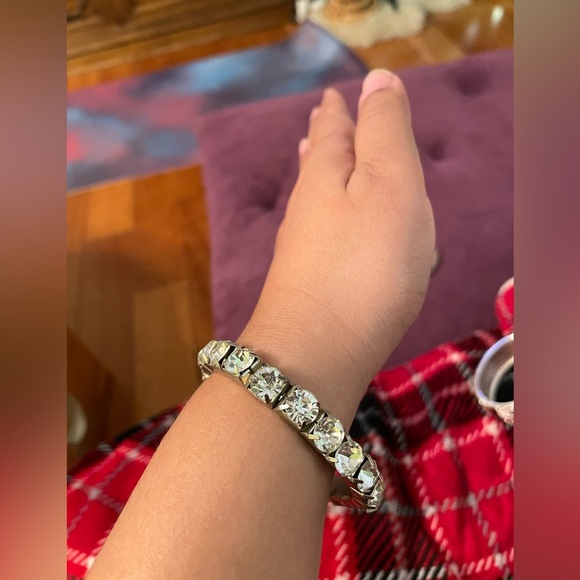 White stone stretch bracelet - Picture 5 of 5